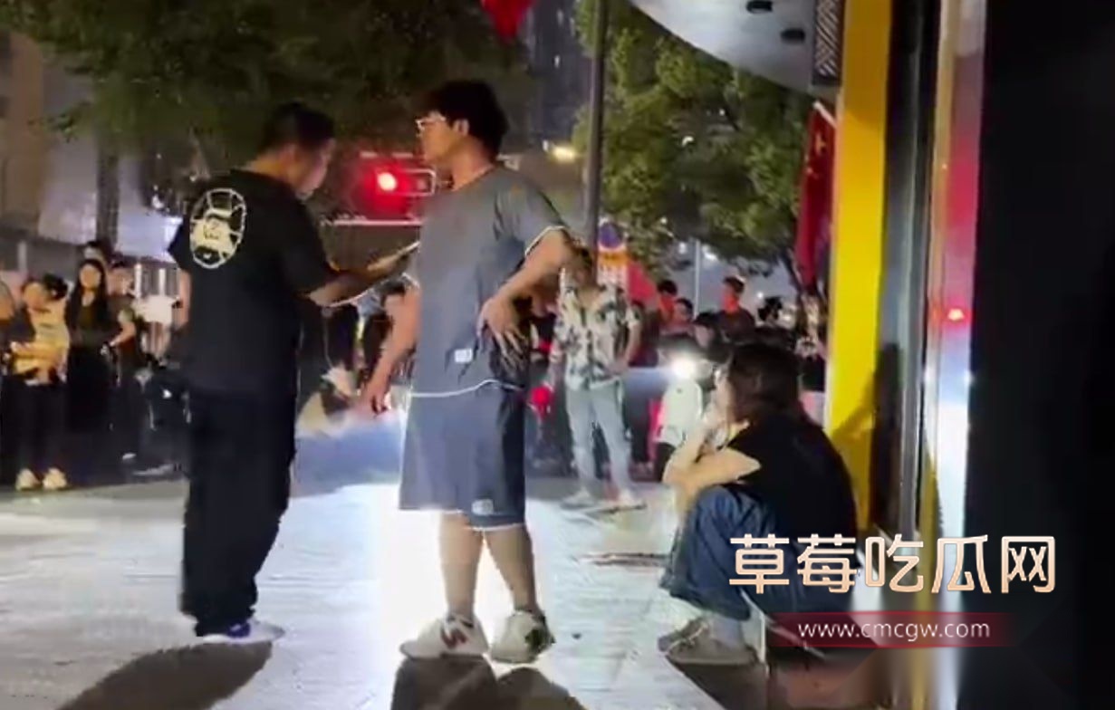 泰州纯爱男当街逮捕女友出轨5