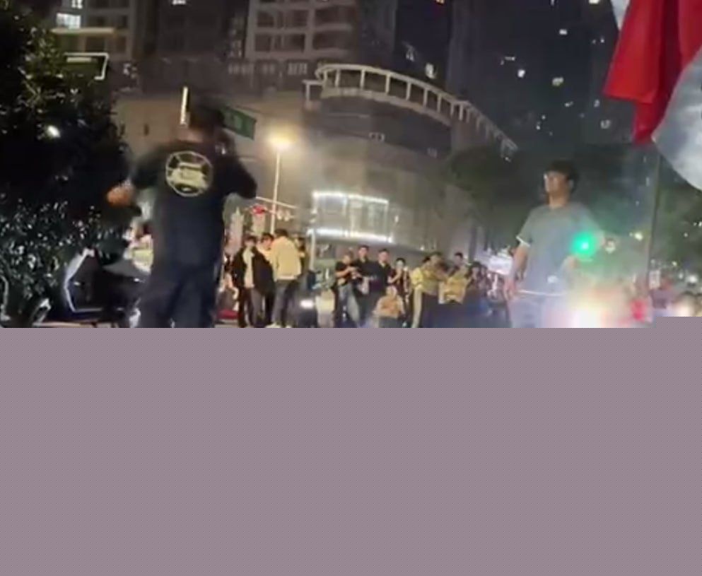 泰州纯爱男当街逮捕女友出轨6