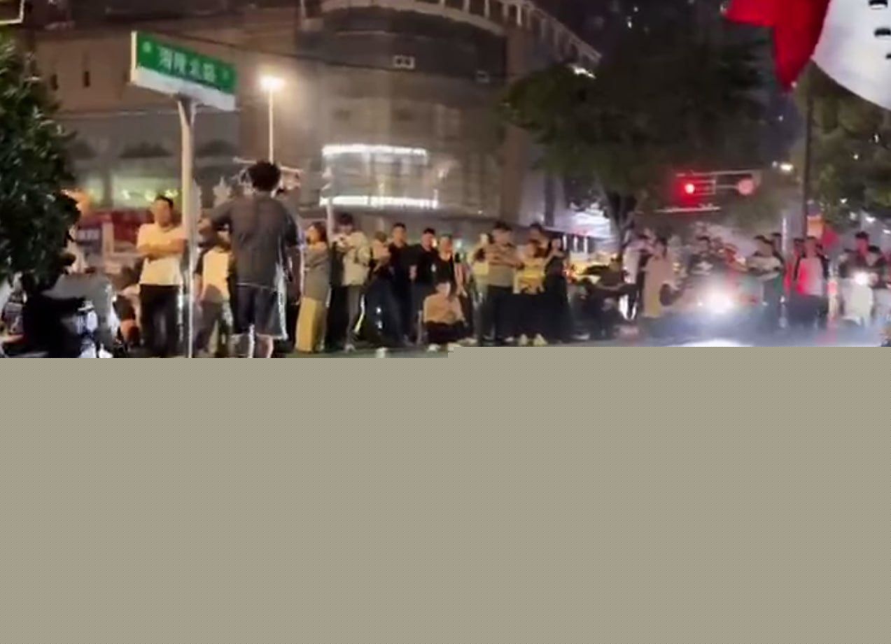 泰州纯爱男当街逮捕女友出轨7