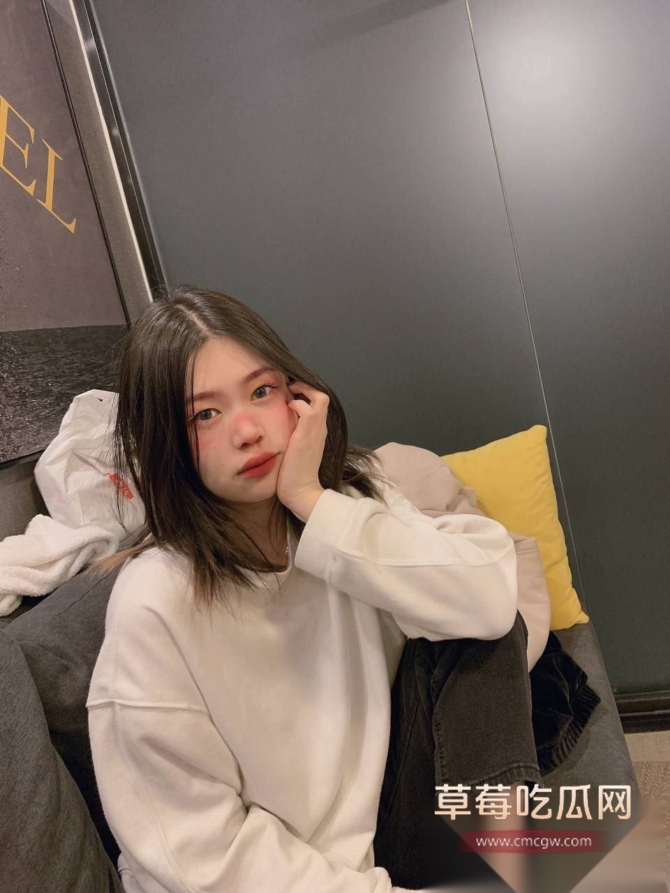 21岁酒店前台同事夏女士 12 21岁酒店前台同事夏女士 12