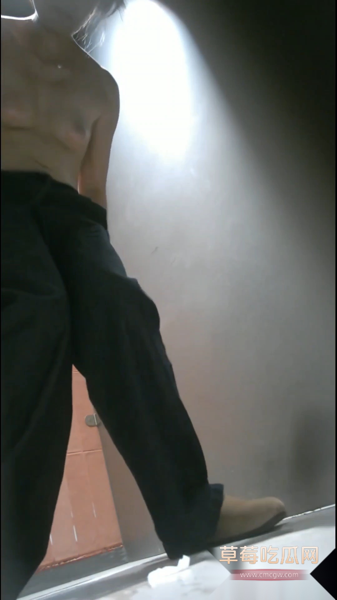 KTV女厕所偷拍 1 KTV女厕所偷拍 1