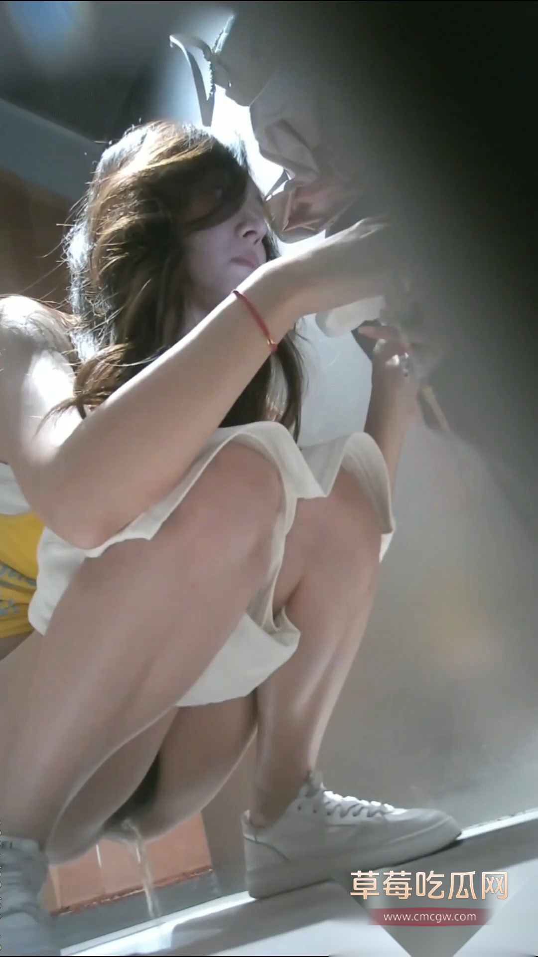 KTV女厕所偷拍 2 KTV女厕所偷拍 2