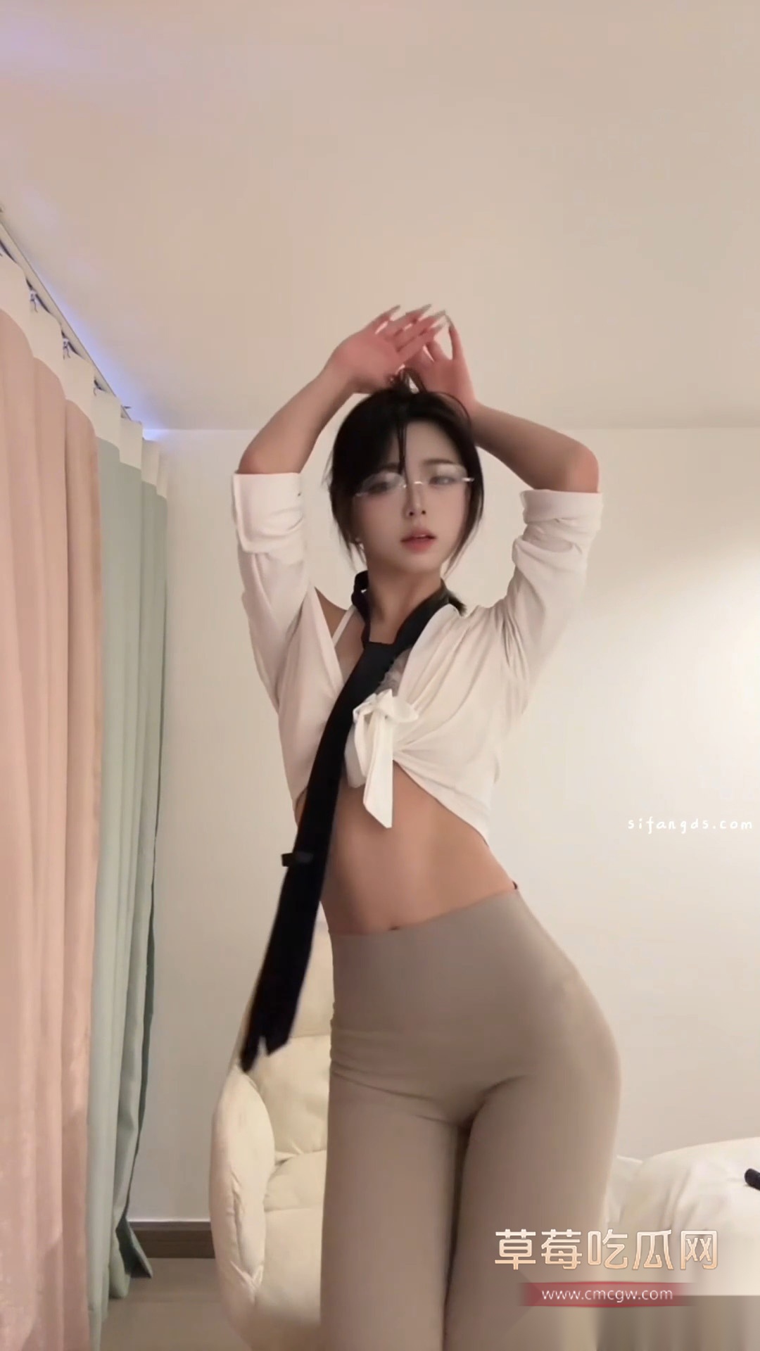 顶级反差网红瑜婉私人定制内衣顶胯骚舞 5 顶级反差网红瑜婉私人定制内衣顶胯骚舞 5