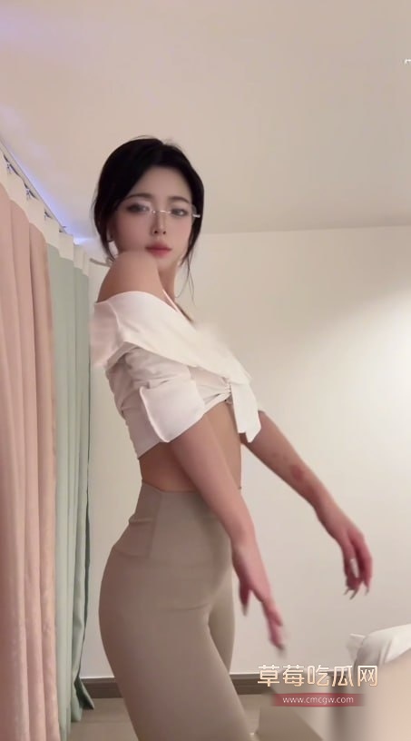 顶级反差网红瑜婉私人定制内衣顶胯骚舞 15 顶级反差网红瑜婉私人定制内衣顶胯骚舞 15