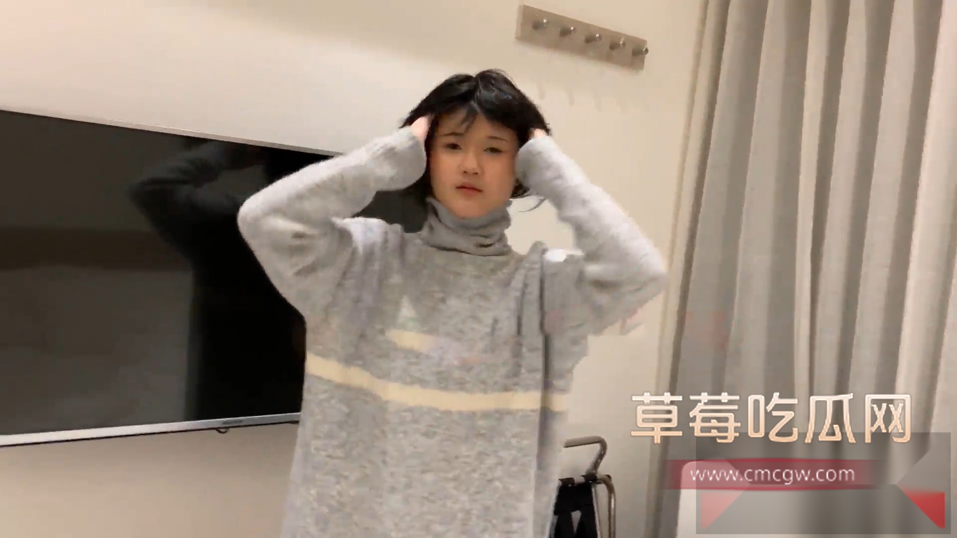 酒店约炮短发童颜美少女南橘子 12