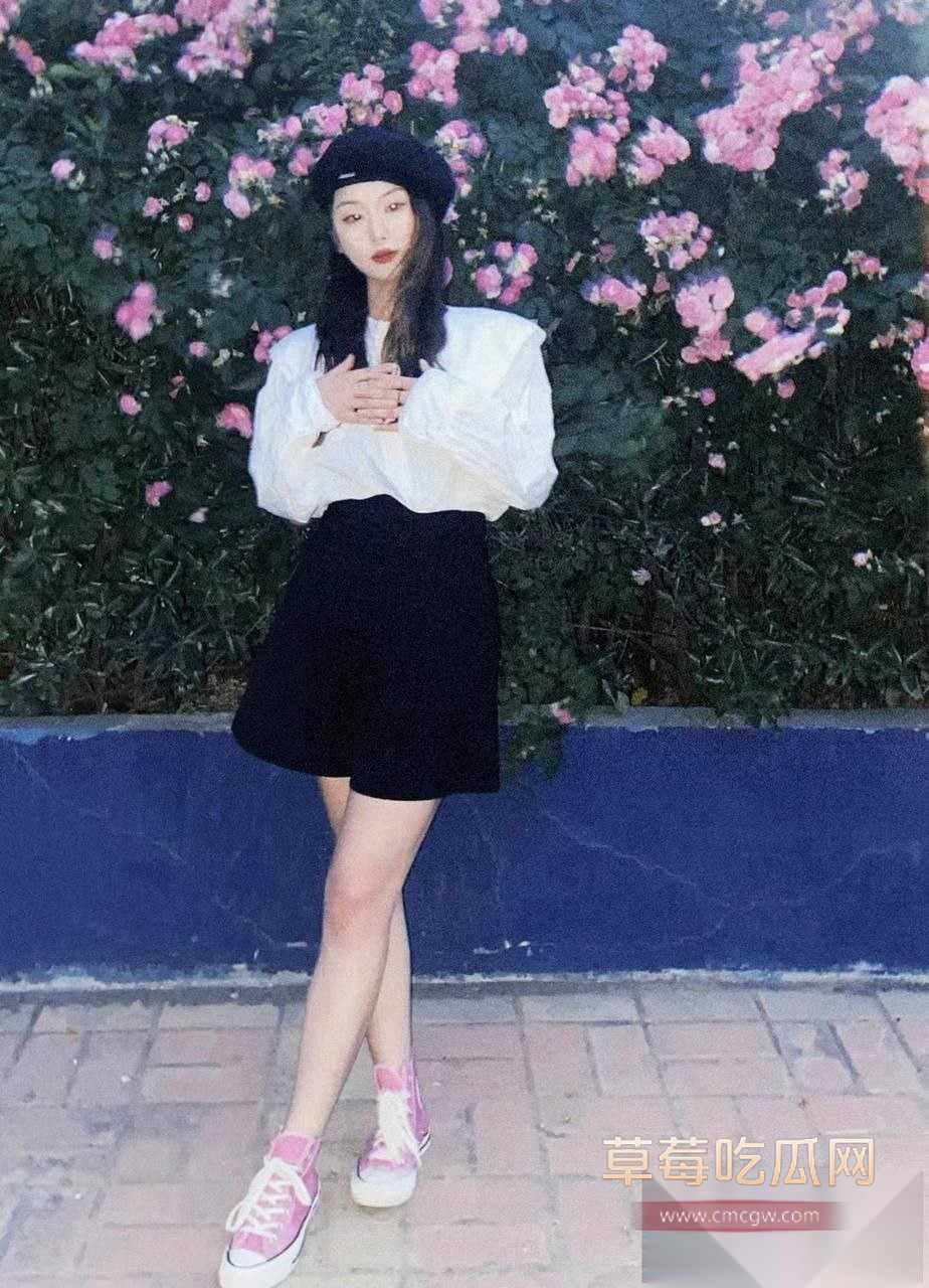 云南昆明白皙长腿妹子刘悦和 1 云南昆明白皙长腿妹子刘悦和 1