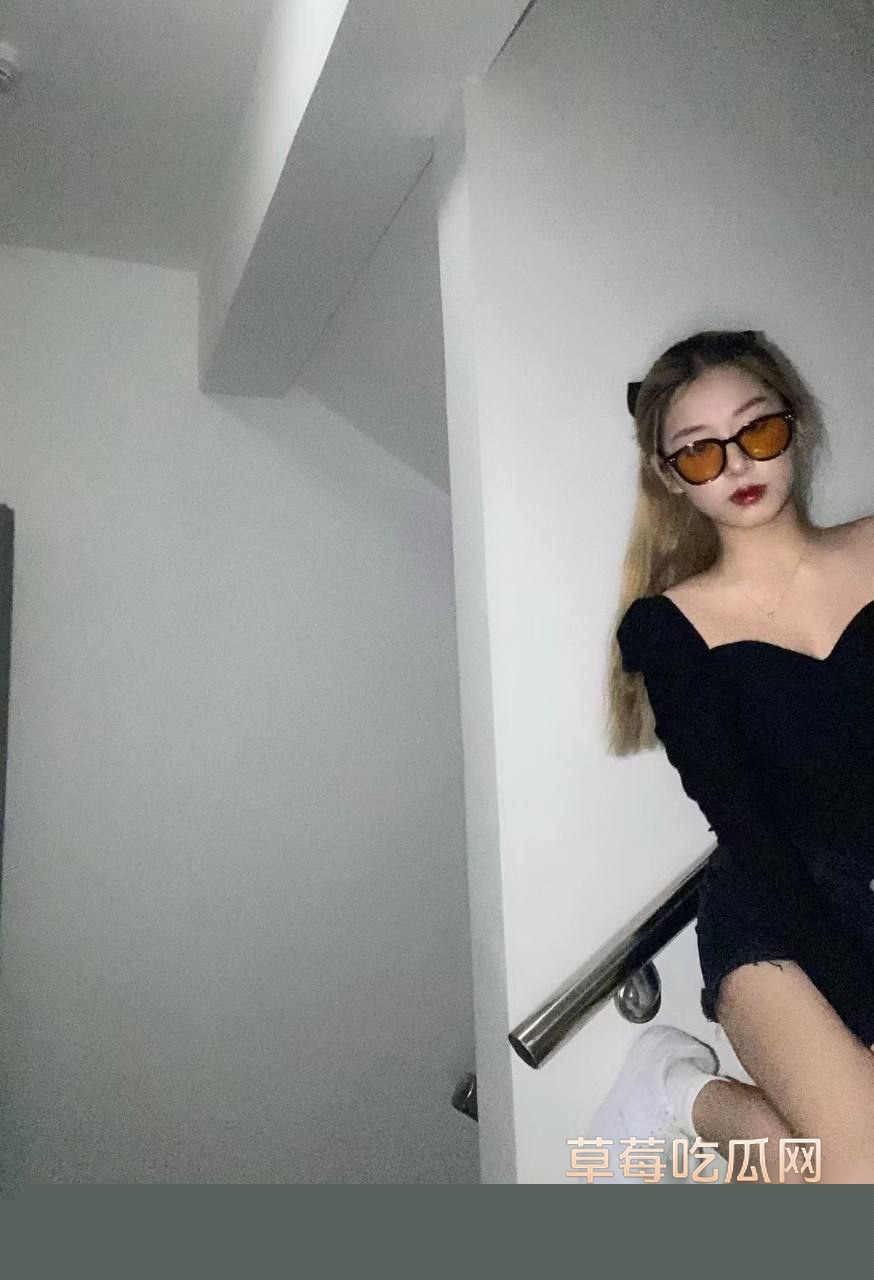 云南昆明白皙长腿妹子刘悦和 9 云南昆明白皙长腿妹子刘悦和 9