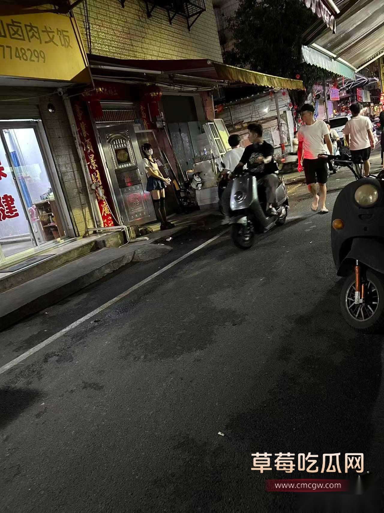 埌西菜市站街女被曝光 7