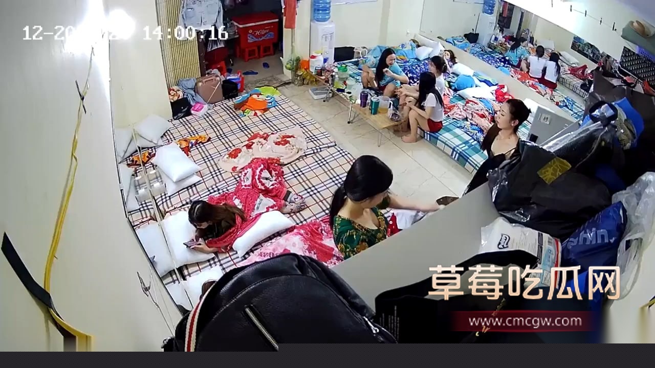 夜总会小姐宿舍摄像头偷拍 5 夜总会小姐宿舍摄像头偷拍 5