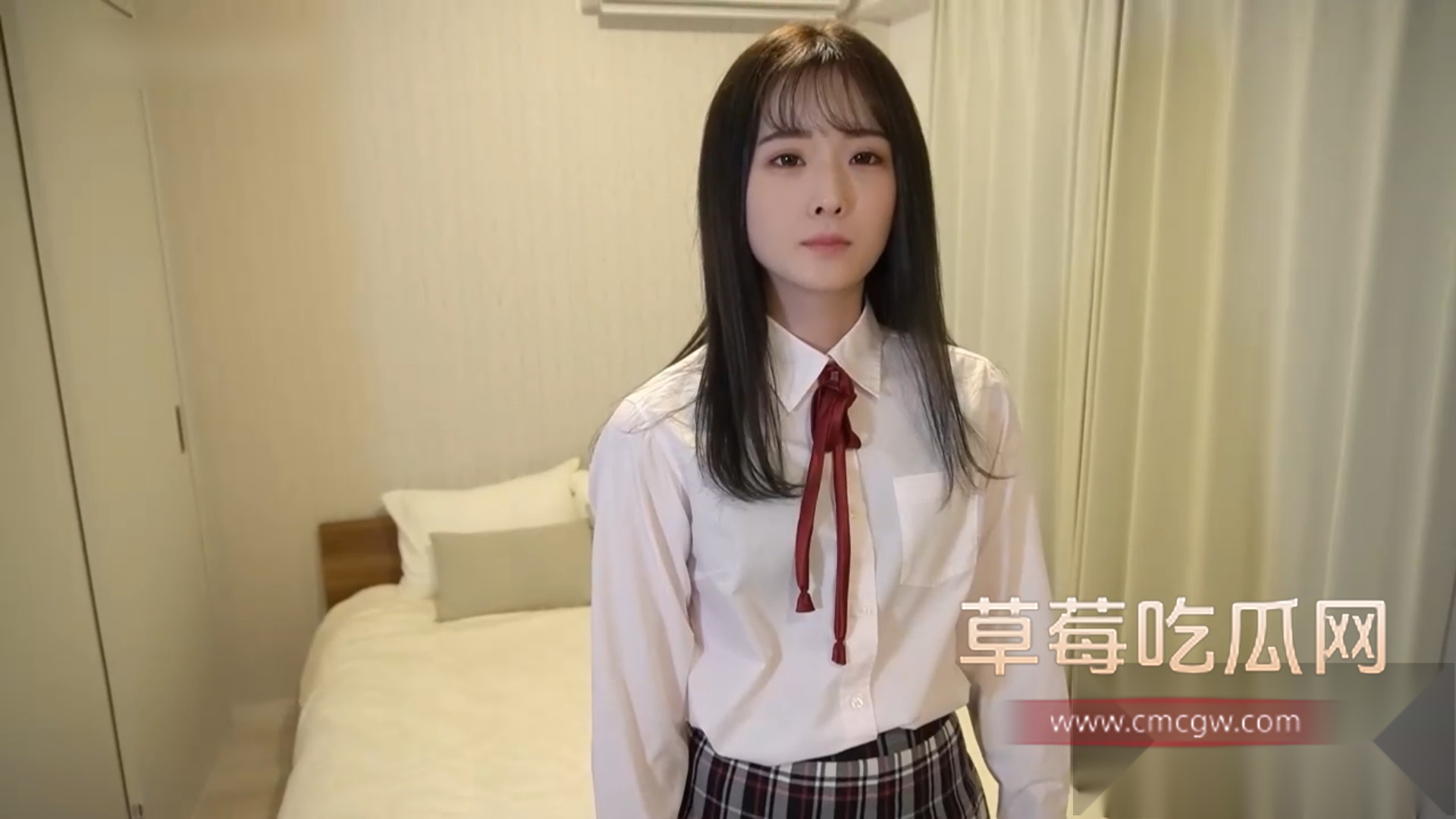 穿着JK长相清纯的妹子 3