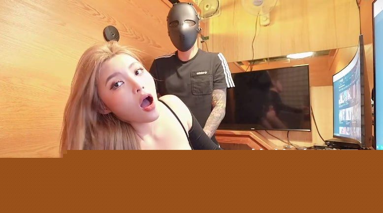 大奶潮妹kitty露脸私拍福利5