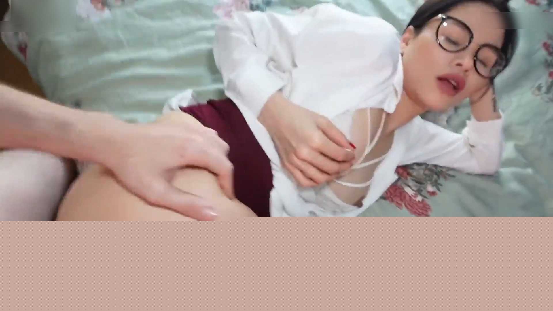 身材高挑的亚裔少妇Vina 8 身材高挑的亚裔少妇Vina 8