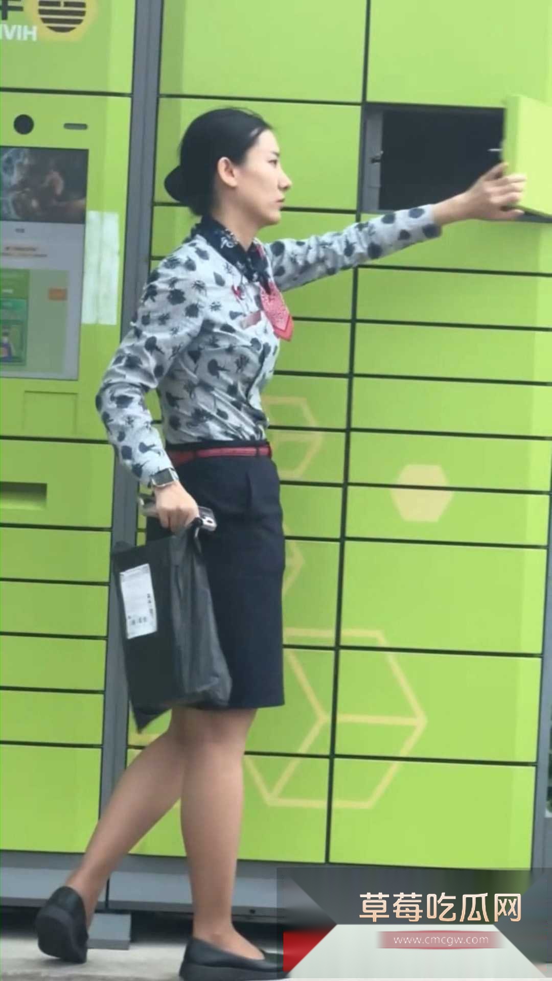 空姐下班后回到宿舍洗澡换衣服被大神多机位真实偷拍视频 1 空姐下班后回到宿舍洗澡换衣服被大神多机位真实偷拍视频 1