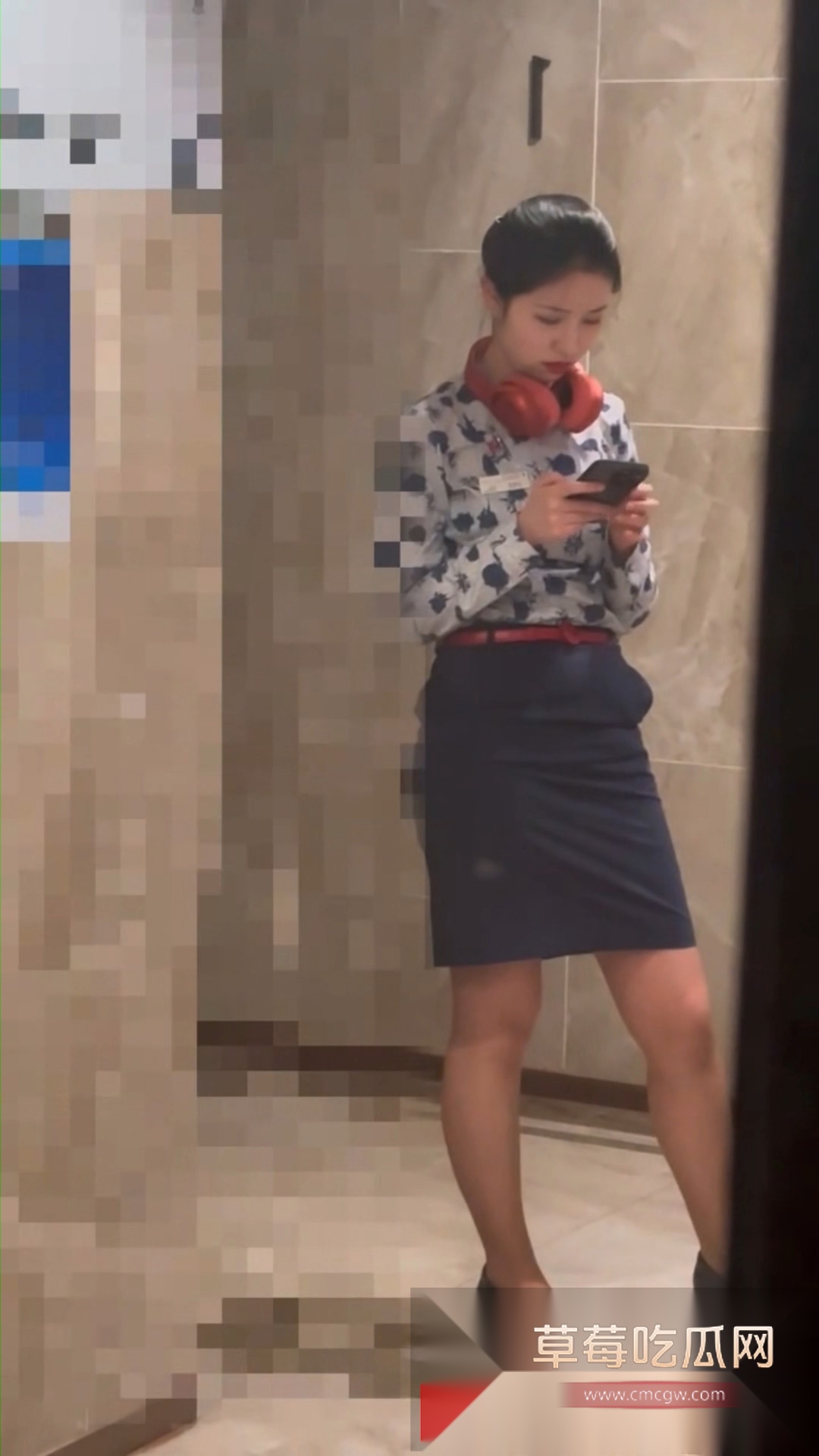 空姐下班后回到宿舍洗澡换衣服被大神多机位真实偷拍视频 2 空姐下班后回到宿舍洗澡换衣服被大神多机位真实偷拍视频 2