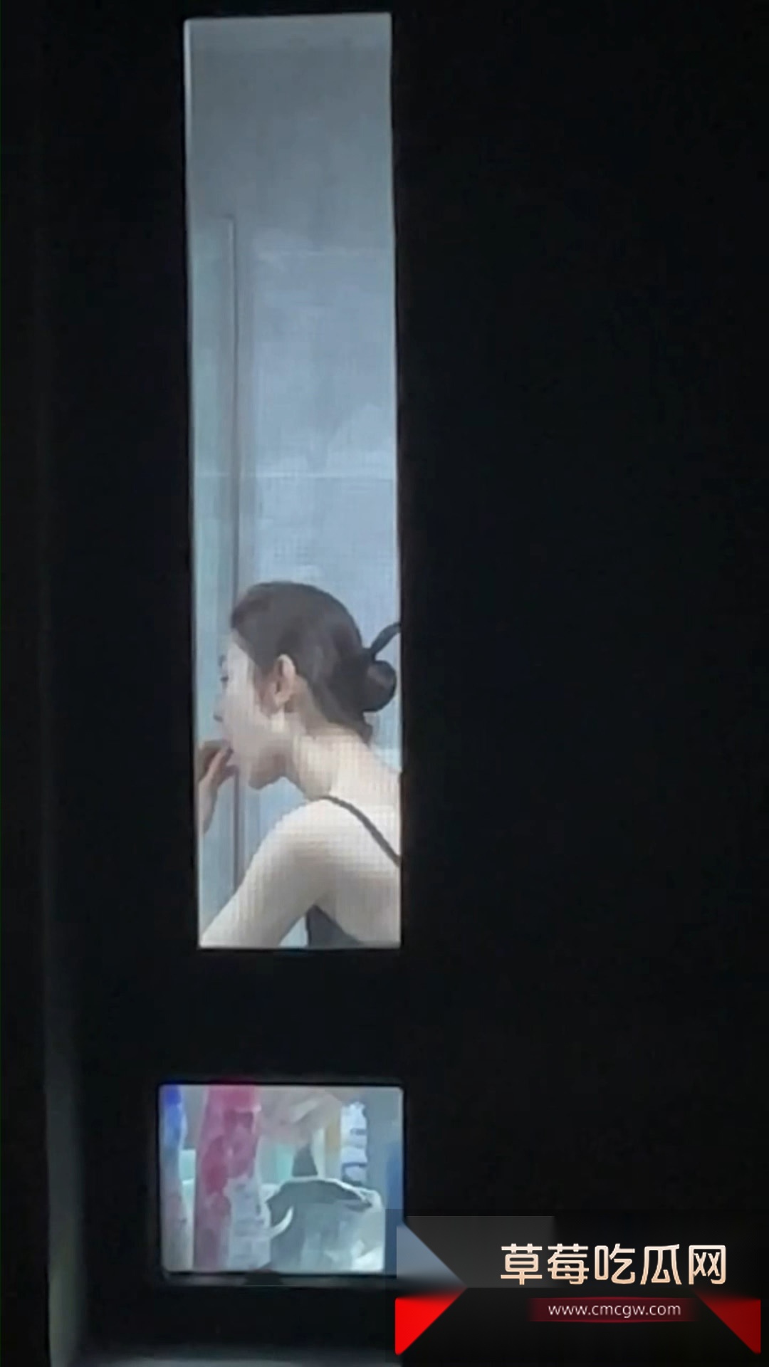 空姐下班后回到宿舍洗澡换衣服被大神多机位真实偷拍视频 5 空姐下班后回到宿舍洗澡换衣服被大神多机位真实偷拍视频 5