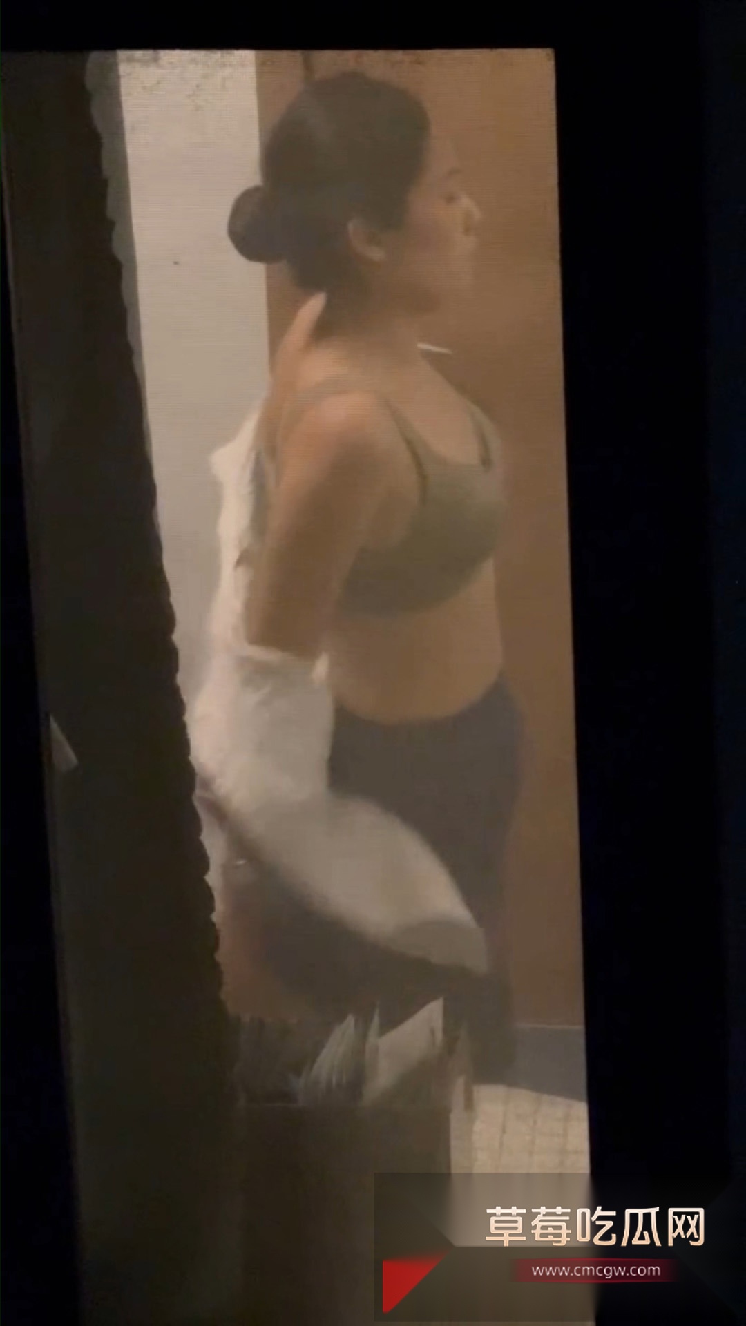 空姐下班后回到宿舍洗澡换衣服被大神多机位真实偷拍视频 6 空姐下班后回到宿舍洗澡换衣服被大神多机位真实偷拍视频 6