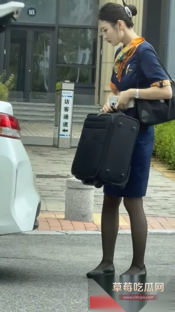 空姐下班后回到宿舍洗澡换衣服被大神多机位真实偷拍视频 10 空姐下班后回到宿舍洗澡换衣服被大神多机位真实偷拍视频 10