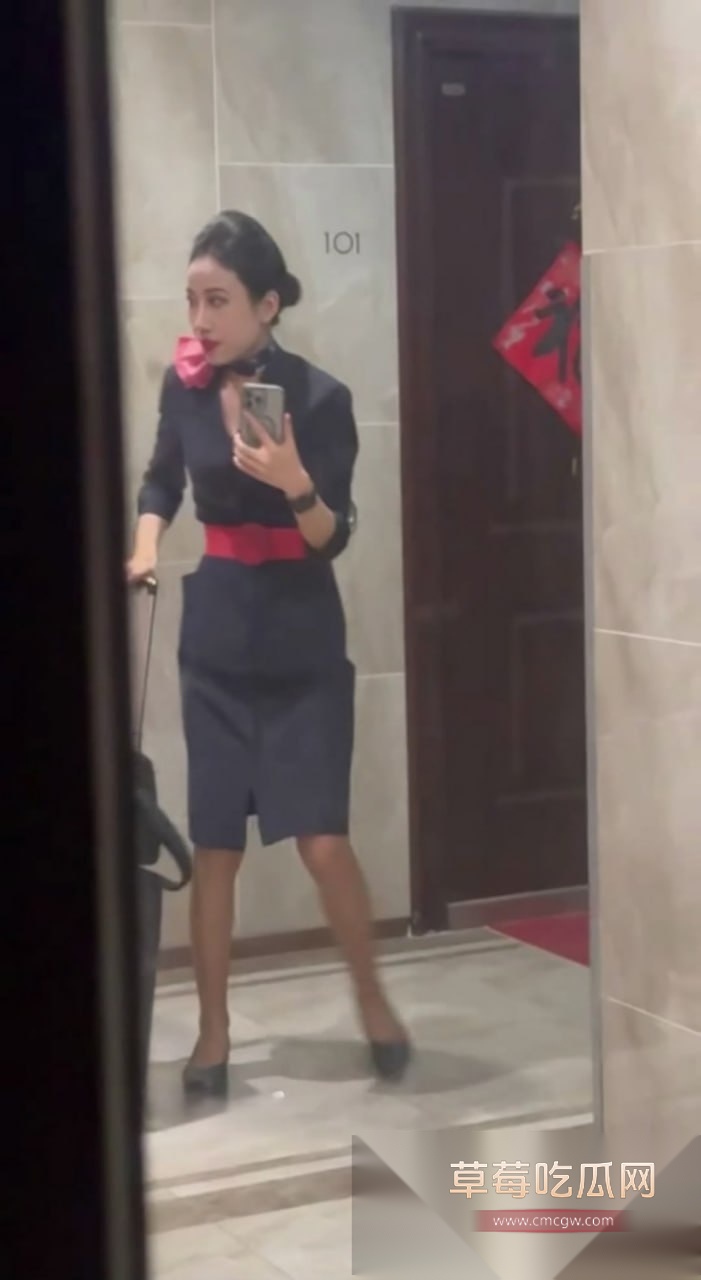 空姐下班后回到宿舍洗澡换衣服被大神多机位真实偷拍视频 11 空姐下班后回到宿舍洗澡换衣服被大神多机位真实偷拍视频 11