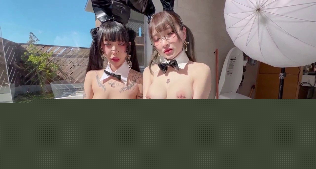 Komachi小丁双兔女郎表演浴缸内的暧昧洗澡8 Komachi小丁双兔女郎表演浴缸内的暧昧洗澡8