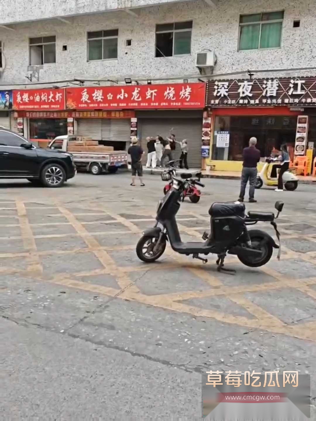 夜樱小龙虾烧烤持刀杀人事件  2