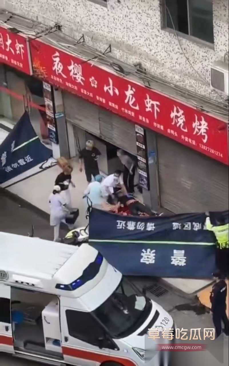 夜樱小龙虾烧烤持刀杀人事件  5