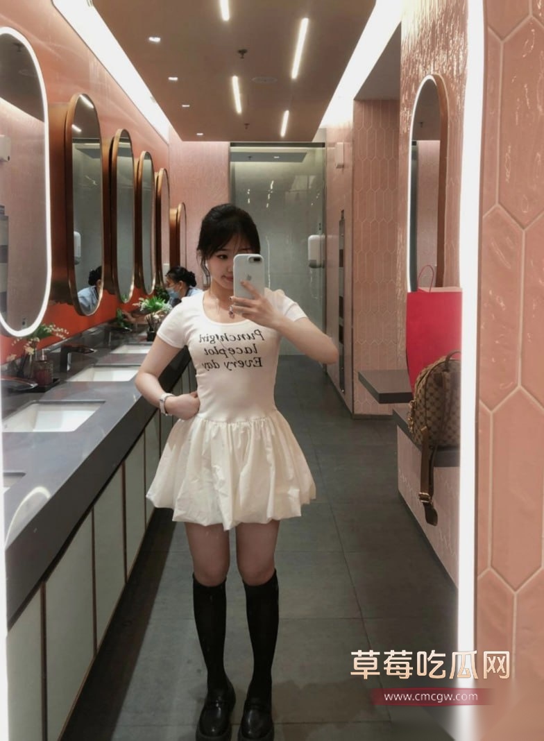 绿帽男泄密流出自家舞蹈系女友影图 18