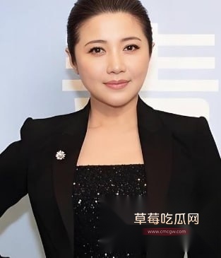 金鸡华表奖影后颜丙燕被小男导演爆料是女海王 自曝自己为了电影过审曾在床上被她调教榨精撒尿！ 1
