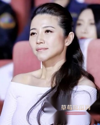 金鸡华表奖影后颜丙燕被小男导演爆料是女海王 自曝自己为了电影过审曾在床上被她调教榨精撒尿！ 2