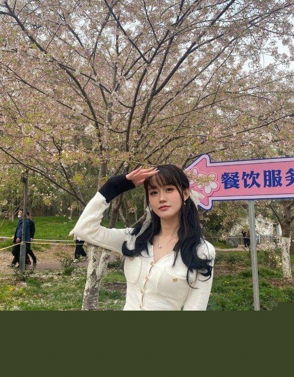 北京石景山北方工业大学小情侣酒店私拍情趣视频 长相酷似蓝盈莹的女友穿护士装体贴口交男友鸡巴！ 2