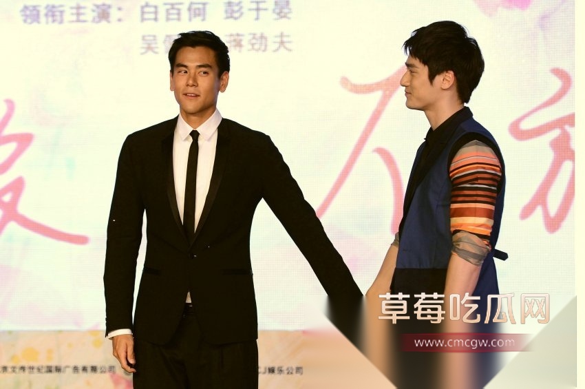 内娱炸裂大瓜 型男彭于晏被曝曾出柜追求台湾男艺人唐禹哲 现其私密被男人撸管视频在全网首次曝光！ 8