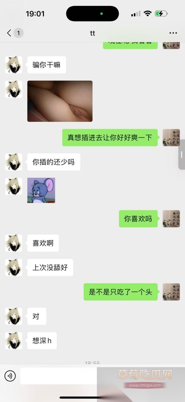 女大学生出轨撩骚有妇之夫被人家老婆打上门 闷骚小三线下穿的朴素线上反差发露奶露逼照勾引男人！ 2