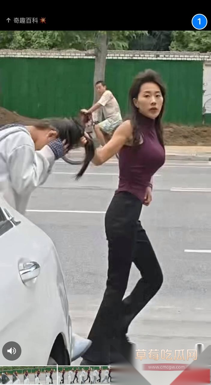 女大学生出轨撩骚有妇之夫被人家老婆打上门 闷骚小三线下穿的朴素线上反差发露奶露逼照勾引男人！ 4