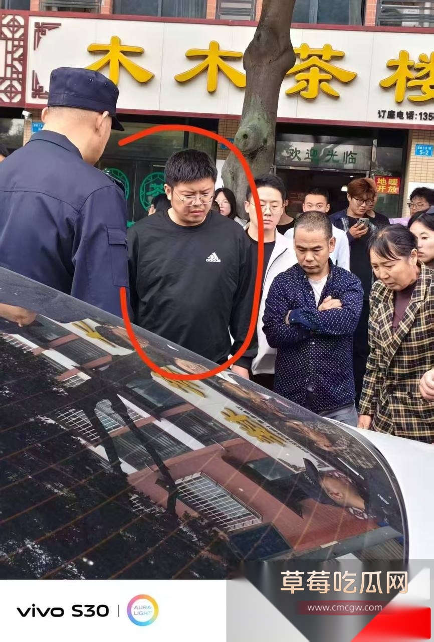 女大学生出轨撩骚有妇之夫被人家老婆打上门 闷骚小三线下穿的朴素线上反差发露奶露逼照勾引男人！ 5