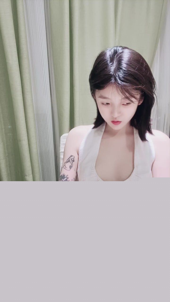 清纯校花源源最新自慰直播流出4 清纯校花源源最新自慰直播流出4