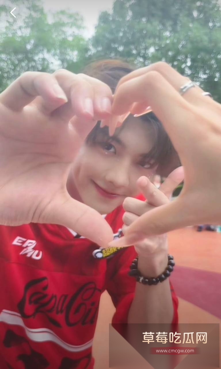 抖音19.8w粉丝男网红就叫王晨被女粉爆锤 称他只收奢侈品礼物和在有需求时候选妃操粉 还骂富婆粉丝有精神病! 27 抖音19.8w粉丝男网红就叫王晨被女粉爆锤 称他只收奢侈品礼物和在有需求时候选妃操粉 还骂富婆粉丝有精神病! 27