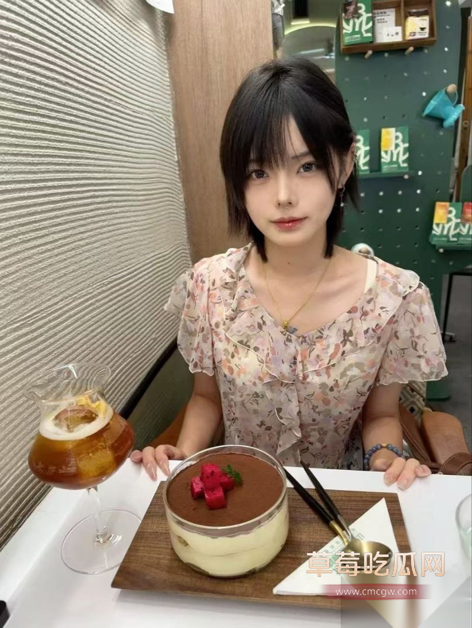 武汉洪山区龙华学院婊子陈雯晶 14 武汉洪山区龙华学院婊子陈雯晶 14