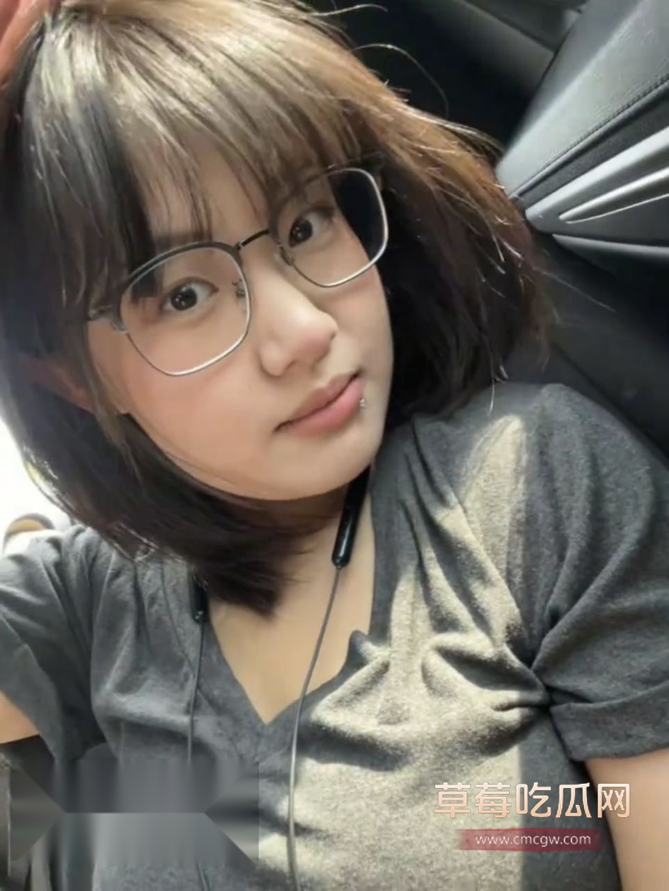 山西太原眼镜反差婊吴梦琪私下骚样被曝光2