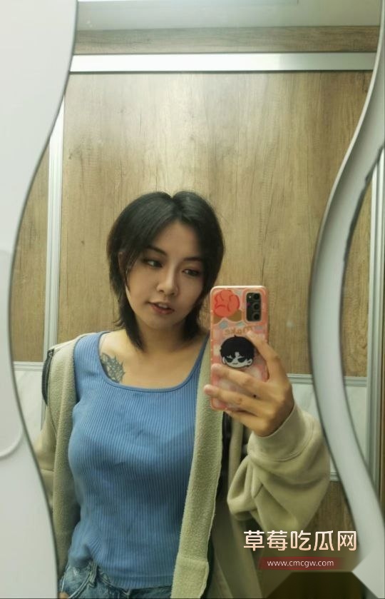 上海大奶纹身妹刘君沉迷在啪啪过程中抖动展示豪乳巨奶 日常私拍奶子照片给男人勾引他们上床! 2 上海大奶纹身妹刘君沉迷在啪啪过程中抖动展示豪乳巨奶 日常私拍奶子照片给男人勾引他们上床! 2