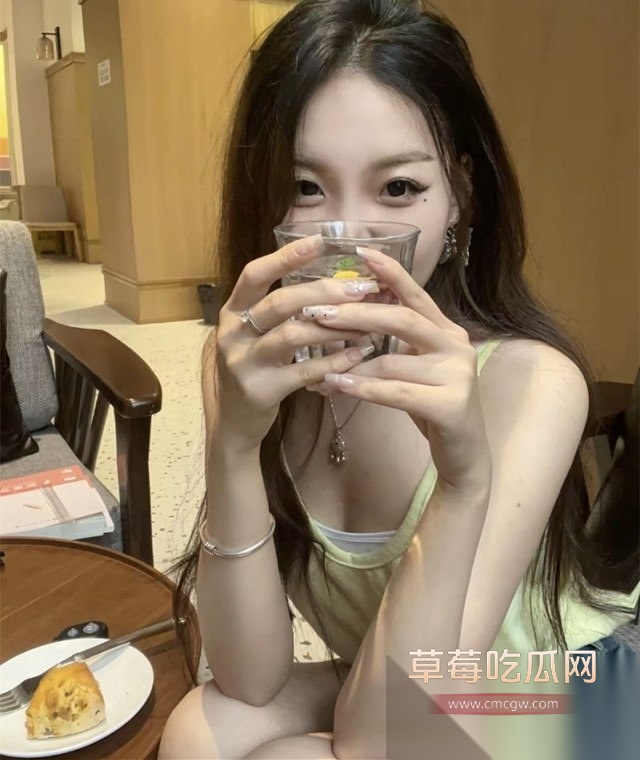 漂亮女友发骚记 长沙理工大学漂亮学妹张怡涵刚入校就被学长拿下 酒店与男友恩爱口交啪啪并拍视频留念! 1 漂亮女友发骚记 长沙理工大学漂亮学妹张怡涵刚入校就被学长拿下 酒店与男友恩爱口交啪啪并拍视频留念! 1