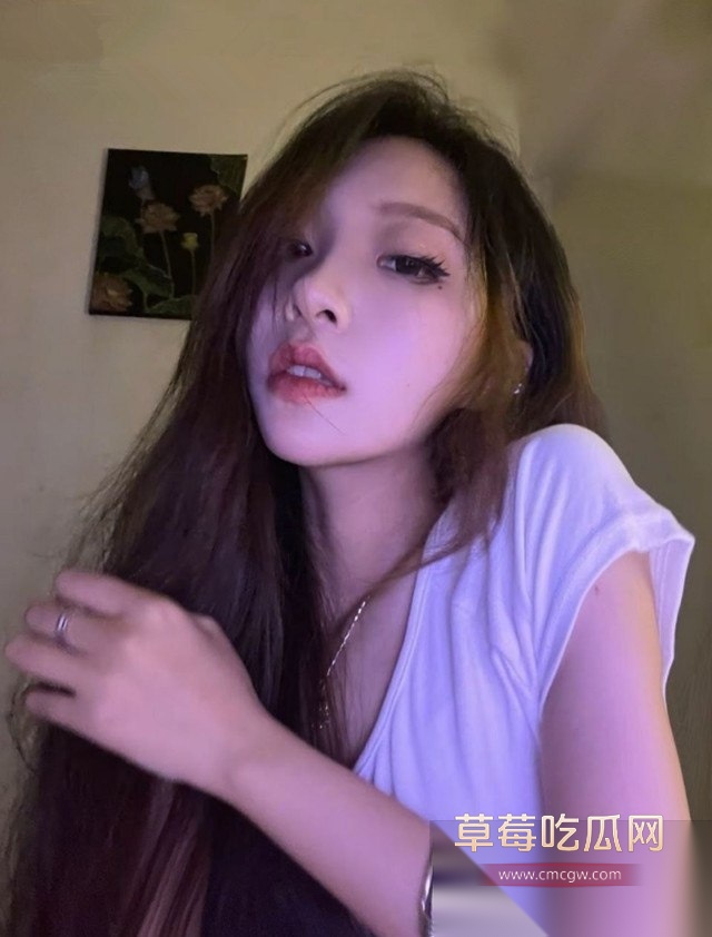 漂亮女友发骚记 长沙理工大学漂亮学妹张怡涵刚入校就被学长拿下 酒店与男友恩爱口交啪啪并拍视频留念! 5 漂亮女友发骚记 长沙理工大学漂亮学妹张怡涵刚入校就被学长拿下 酒店与男友恩爱口交啪啪并拍视频留念! 5