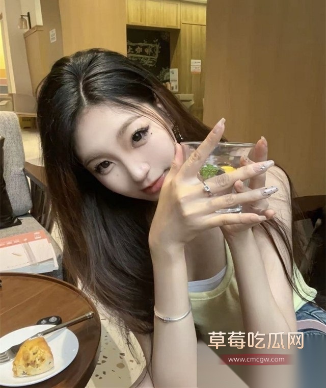 漂亮女友发骚记 长沙理工大学漂亮学妹张怡涵刚入校就被学长拿下 酒店与男友恩爱口交啪啪并拍视频留念! 8 漂亮女友发骚记 长沙理工大学漂亮学妹张怡涵刚入校就被学长拿下 酒店与男友恩爱口交啪啪并拍视频留念! 8