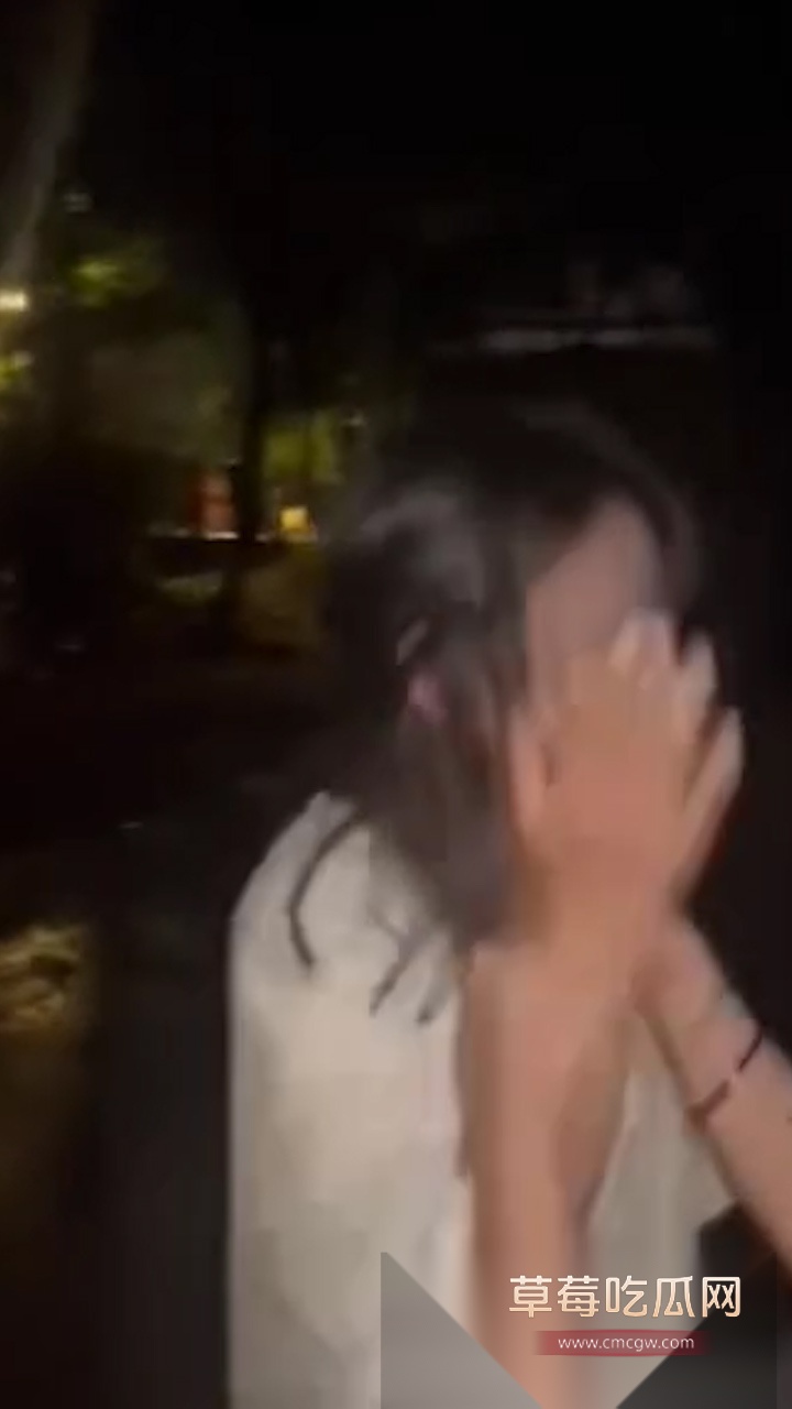 汕头潮南两英镇一学生妹被精神小妹脱衣霸凌狂扇巴掌后 想不开跳河 死都不怕却不敢反击 太可悲！ 7