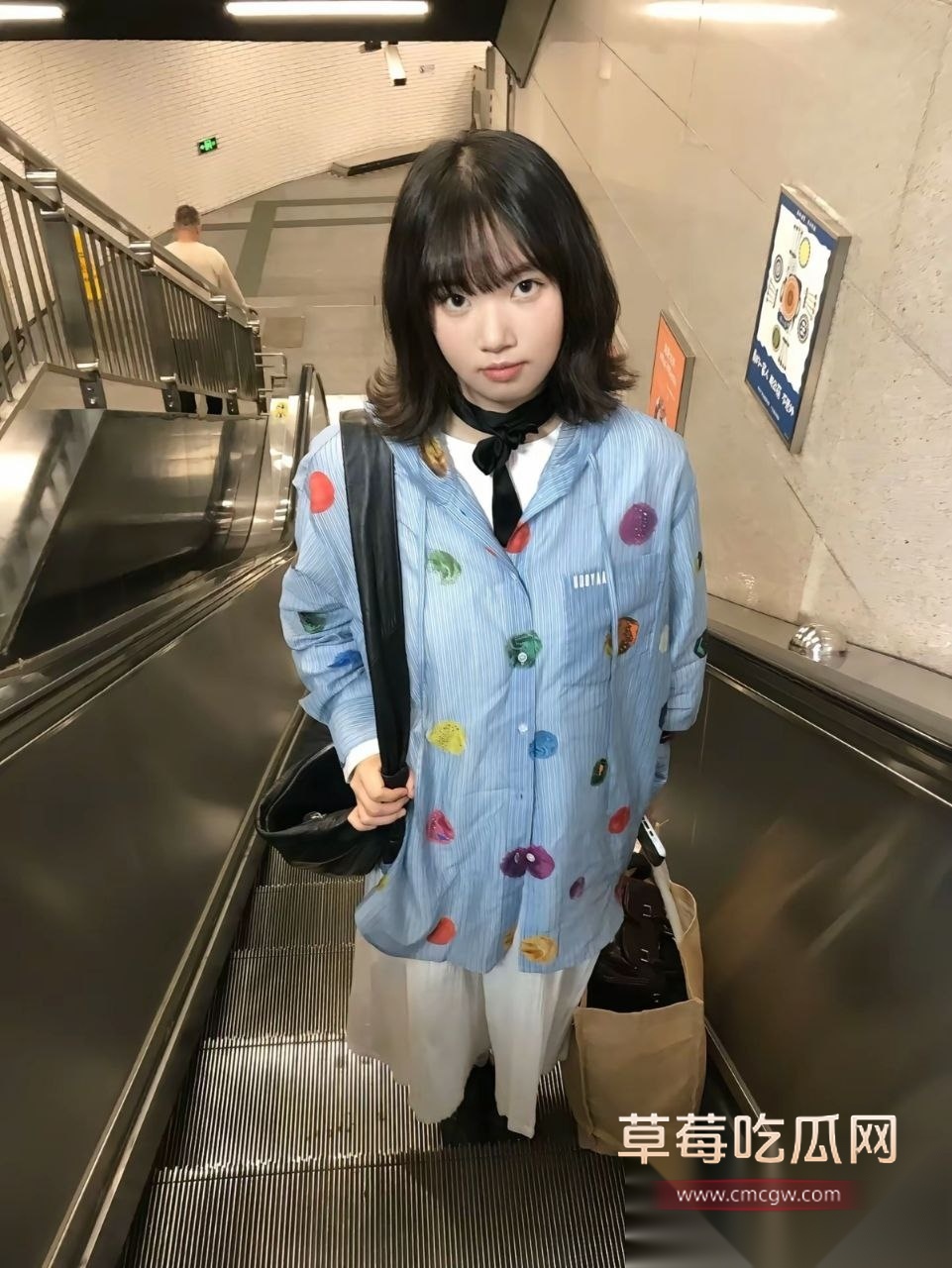 上海富二代大哥包养中日混血妹子 15