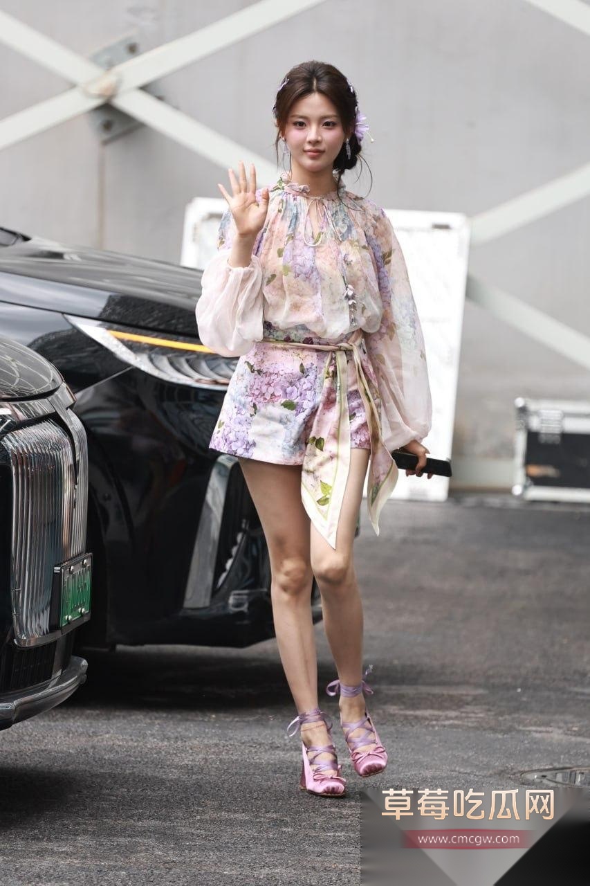 高能内娱大瓜!锦鲤女星杨超越被对家放出素人时期被人下药迷奸视频 昏睡的她被脱光了用吸管玩穴大屌拍脸! 4 高能内娱大瓜!锦鲤女星杨超越被对家放出素人时期被人下药迷奸视频 昏睡的她被脱光了用吸管玩穴大屌拍脸! 4