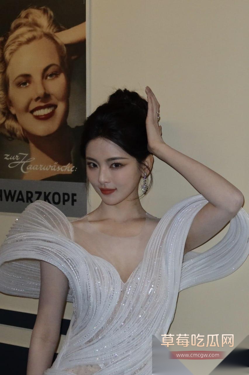 高能内娱大瓜!锦鲤女星杨超越被对家放出素人时期被人下药迷奸视频 昏睡的她被脱光了用吸管玩穴大屌拍脸! 8 高能内娱大瓜!锦鲤女星杨超越被对家放出素人时期被人下药迷奸视频 昏睡的她被脱光了用吸管玩穴大屌拍脸! 8