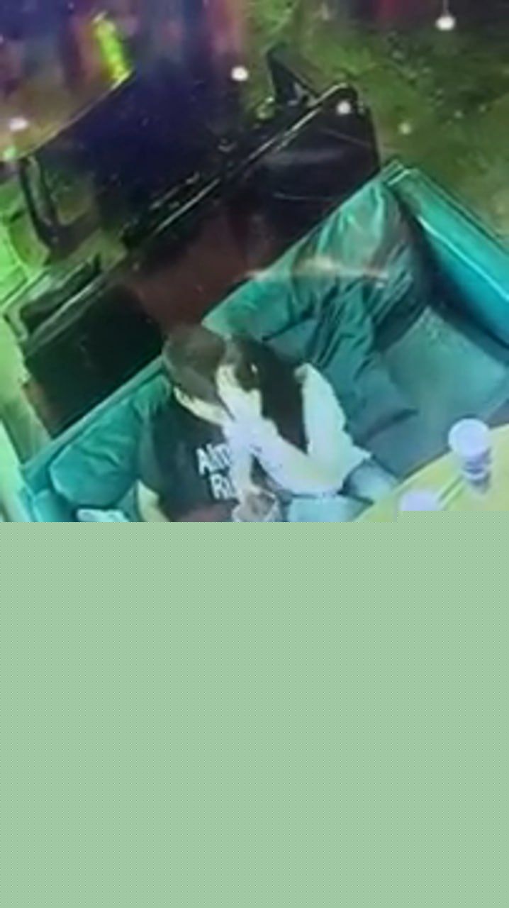 福建酒吧惊现小情侣激情缠绵 3