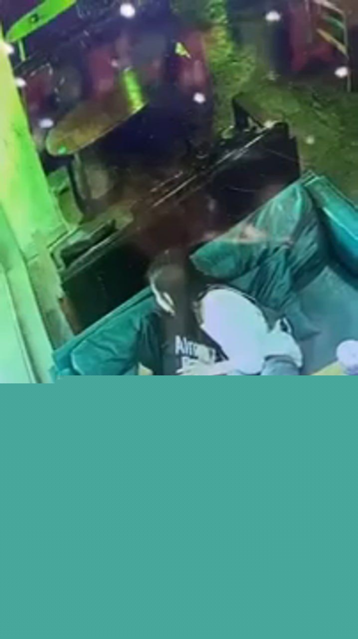 福建酒吧惊现小情侣激情缠绵 4