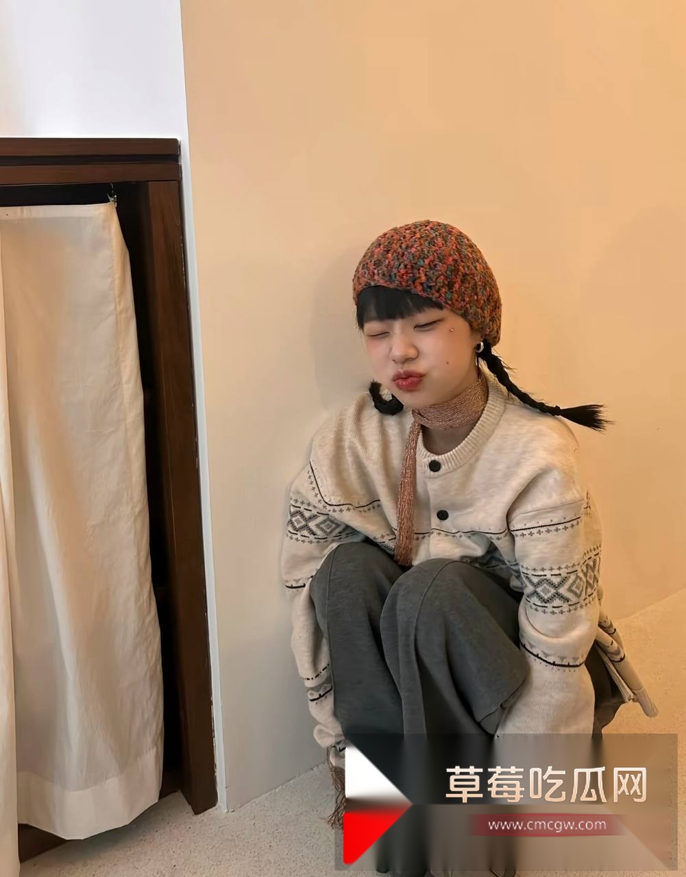 抖音小网红王大钳子被前男友爆料在交往期间出轨男网红洛桑 且同时与多男约炮 有性爱视频为证 母狗实锤！ 83