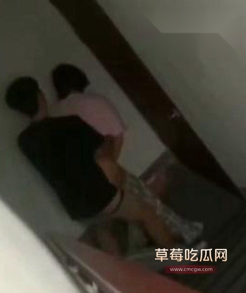 浙江海洋大学图书馆惊现小情侣在楼梯间野战3 浙江海洋大学图书馆惊现小情侣在楼梯间野战3