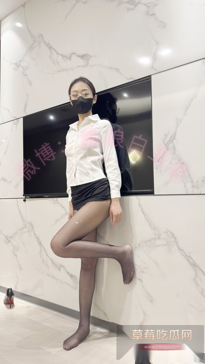 抖音微博御姐女神媚娘白玉花足控腿控丝袜婚纱中式新娘大合集 6